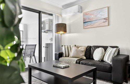 Rockingham Apartment | Rockingham Escape Stylish 2br Apt Near Beach and Shops