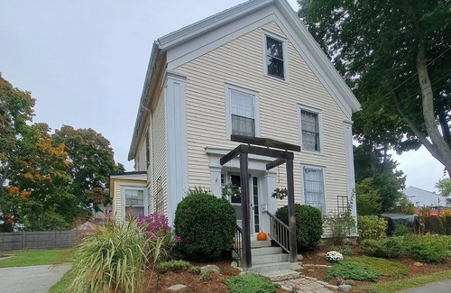 Rockland House | Rockland is the arts capital of Mid Coast Maine! STR 25-14