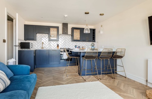 Poole Apartment | Rockpools - an apartment that sleeps 4 guests in 2 bedrooms