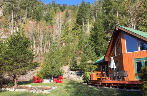 Garden Bay House | Rockridge Cabin in Garden Bay with Hot Tub and Private Pond, Steps to Lake
