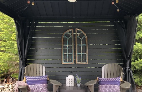 Garden Bay House | Rockridge Cabin in Garden Bay with Hot Tub and Private Pond, Steps to Lake
