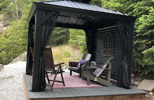 Garden Bay House | Rockridge Cabin in Garden Bay with Hot Tub and Private Pond, Steps to Lake