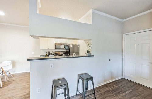 Castle Rock Apartment | Rocky Mountain Haven w/king bed, pool & hot tub