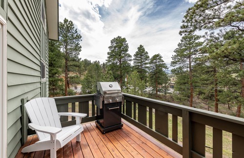 Estes Park House | Rocky Retreat: Relax in hot tub, 2.7 mi to RMNP, walking distance to town, #3370