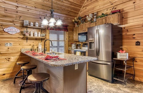 Sevierville Cabin | Rocky Top Heaven - Arcade Game, Resort Pool, $560 FREE tickets each paid day!