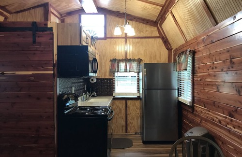 Hughes County Cabin | Rocky Top Winery Beautiful Rustic Cedar Cabin