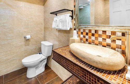 Little Ferry Hotel | Rodeway Inn Capri