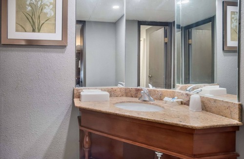 Carlisle Hotel | Rodeway Inn Carlisle North