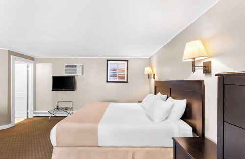 Gorham Hotel | Rodeway Inn Gorham Riverside