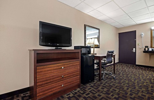 McPherson Hotel | Rodeway Inn McPherson East