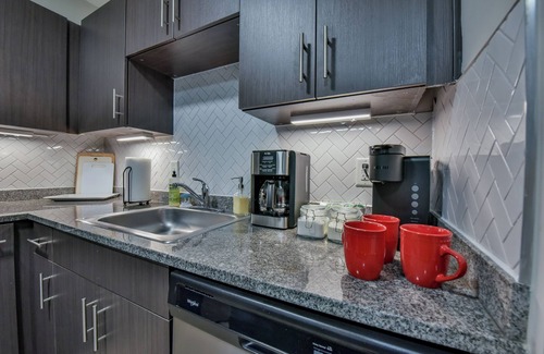 Tuscaloosa Condo | Rollin' on the River - Book for Football Season! Complex Pool & River Views!