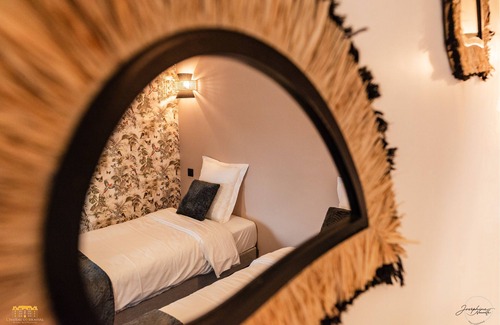 Hermival-les-Vaux Bed & Breakfast | Rollon's suite at Château d'Hermival