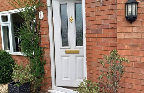 Ombersley House | Romantic village location/ideal for city and walking breaks