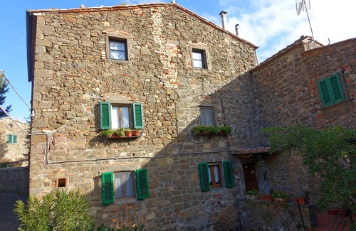 Montecatini Val di Cecina Apartment | Romantic Hilltop Getaway in a Historic Medieval Town