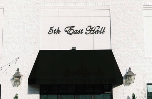 American Fork Bed & Breakfast | Roman Themed Suite, Shower Massage Jets, King Bed!