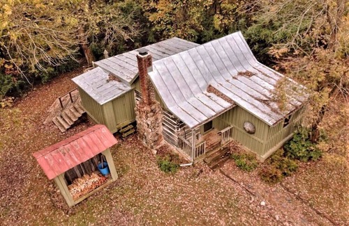 Buena Vista Cabin | Romantic 1860s Log Cabin