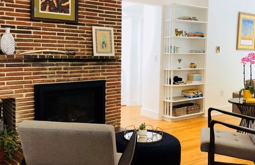 Lawton Park House | Romantic and Charming Magnolia Mid-Century Modern - 1 block from Discovery park
