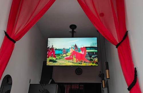 Pierre-Benite Apartment | Romantic Apartment Le Red Diamond