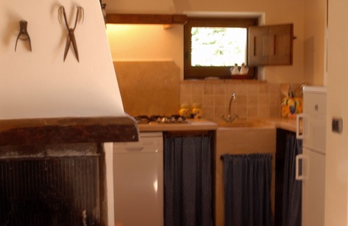 Radicofani Apartment | Romantic apartment with garden in a farmhouse with swimming pool