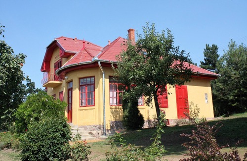Fonyod House | Romantic Art Nouveau villa on Lake Balaton, well-kept garden, with lake view