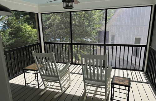 Lexington House | Romantic bungalow on Lake Murray w/cold plunge/hot tub/sauna, gym & dock gazebo