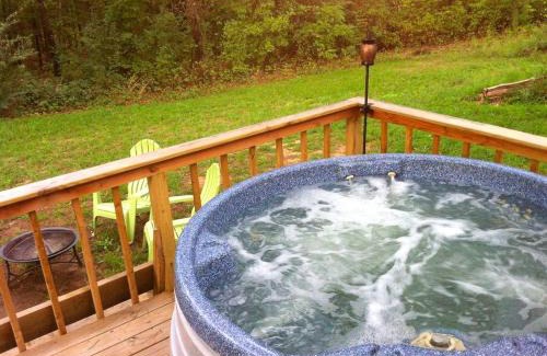 Steelville House | Romantic Cabin Rental for Two with a Private Hot Tub near St. Louis, Missouri