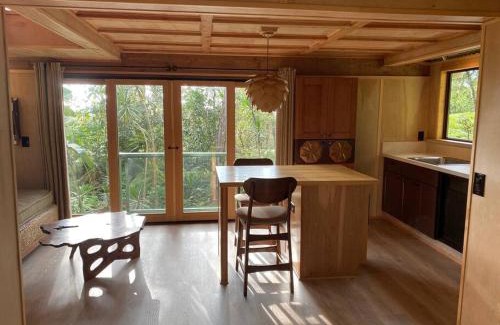 Kailua-Kona House | Romantic Cabin Treehouse in Hawaii Cloud Forest