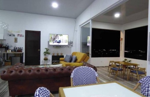 Acacias Cabin | Romantic Cabin with Jacuzzi Azulejo