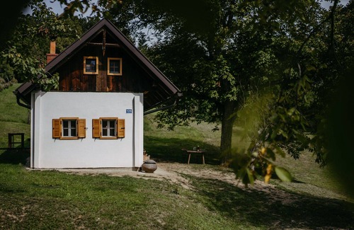 Strem House | Romantic cellar in the middle of the countryside