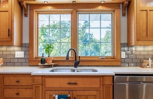 Robins House | Romantic cheerful home close to many attractions