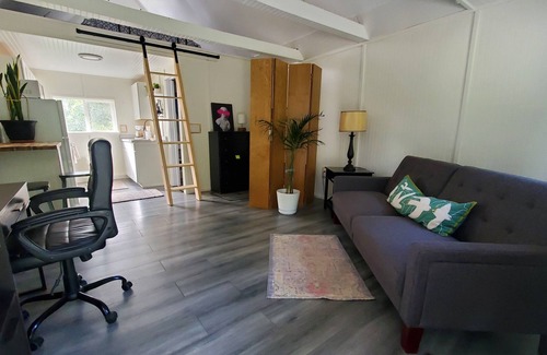 Meadow Lakes House | Romantic Cottage at Swan Circle