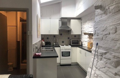 Caerdeon Cottage | Romantic Cottage in Snowdonia National Park. Stay in the Woodland's Heart!