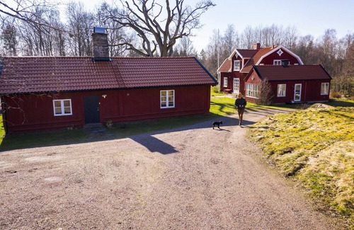 Ljungsarp Cottage | Romantic cottage with greenhouse near Isaberg!