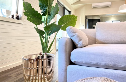 Cessnock City Council Cottage | Romantic Cottage with Stunning View/Outdoor Bathtub/Outdoor Spa