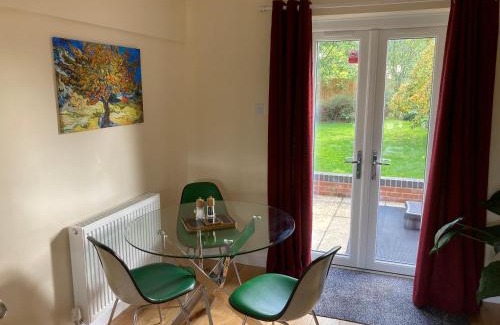 Bromham House | Romantic Country Cottage with Private Hot Tub