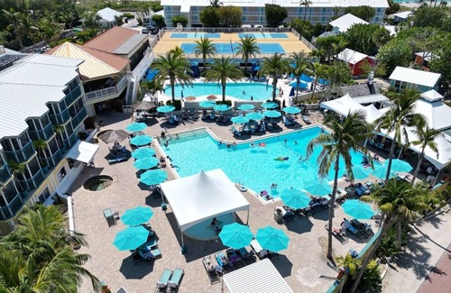 Captiva Hotel | Romantic Escape: Cottage w/Bay View | Porch | Kitchen | Free Parking | Pool