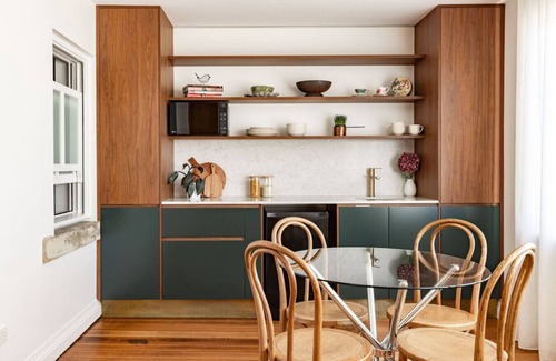Hobart Central Business District Apartment | Romantic Escape with Fireplace & Luxe Soaking Tub