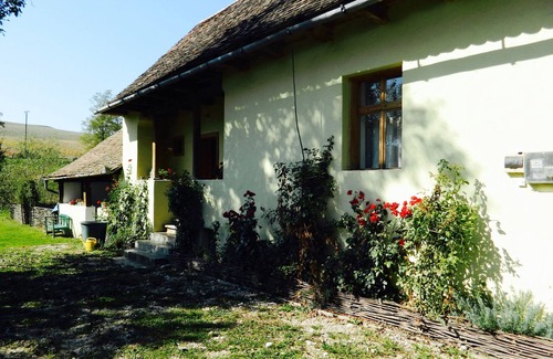 Bahnea Cottage | Romantic farmhouse in Transylvania