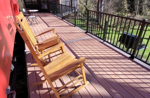 Ferryville House | Romantic Get-a-Way! 1954 Rail Road Caboose! Relaxing Hot Tub!