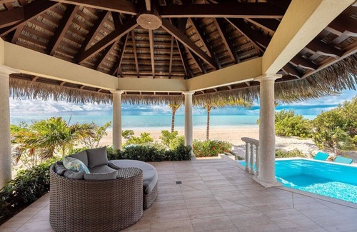 Long Bay House | Romantic Getaway, LOWEST DENSITY on the Island, STAND ALONE BUNGALOWS!