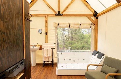 Sulphur Springs Cabin | Romantic Glamping for Two complete with Two Person Jacuzzi and Outdoor Shower