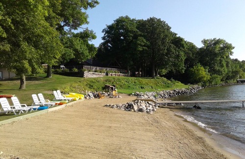 Walker Cabin | Romantic Lakefront Cabin –Lux 1-BRM King Bed, Beachside @ Adventure North Resort