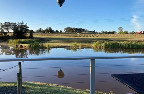 Lovedale House | Romantic lakehouse set in a private vineyard in the Hunter Valley