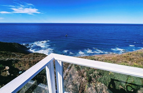 Manchester House | Romantic Ocean Front home, Private Beach Access, Allows Pets, Recently renovated