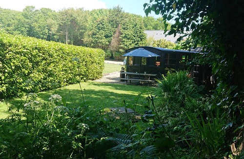 Cadgwith Cabin | Romantic Railway Carriage in 2 acres! By coast path, short walk to beach/pub 😎