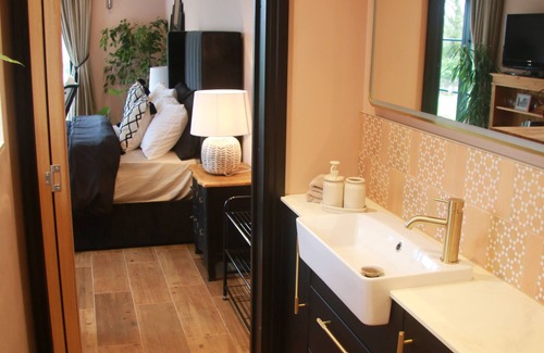 Sevenoaks Bed & Breakfast | Romantic rural sunset retreat in historical Kent countryside for escape or fun!