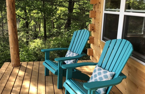 Madoc Cabin | Romantic secluded cottage on private lake