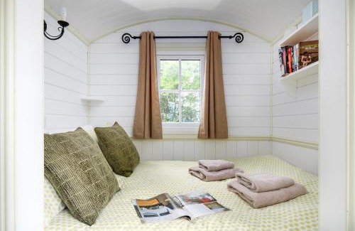 Kenilworth House | Romantic Shepherds Hut, Kenilworth