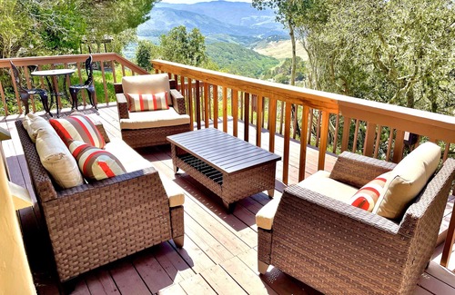 Monterey House | Romantic Tuscan-style Villa with Amazing Views