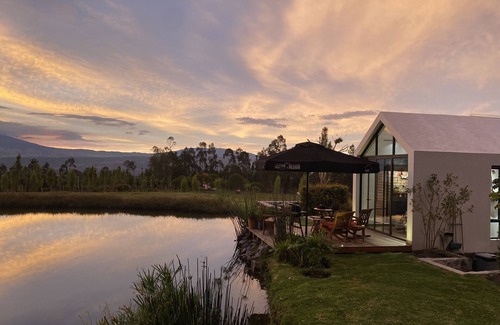 El Quinche Cabin | Romantic Villa with beautiful view of the lake